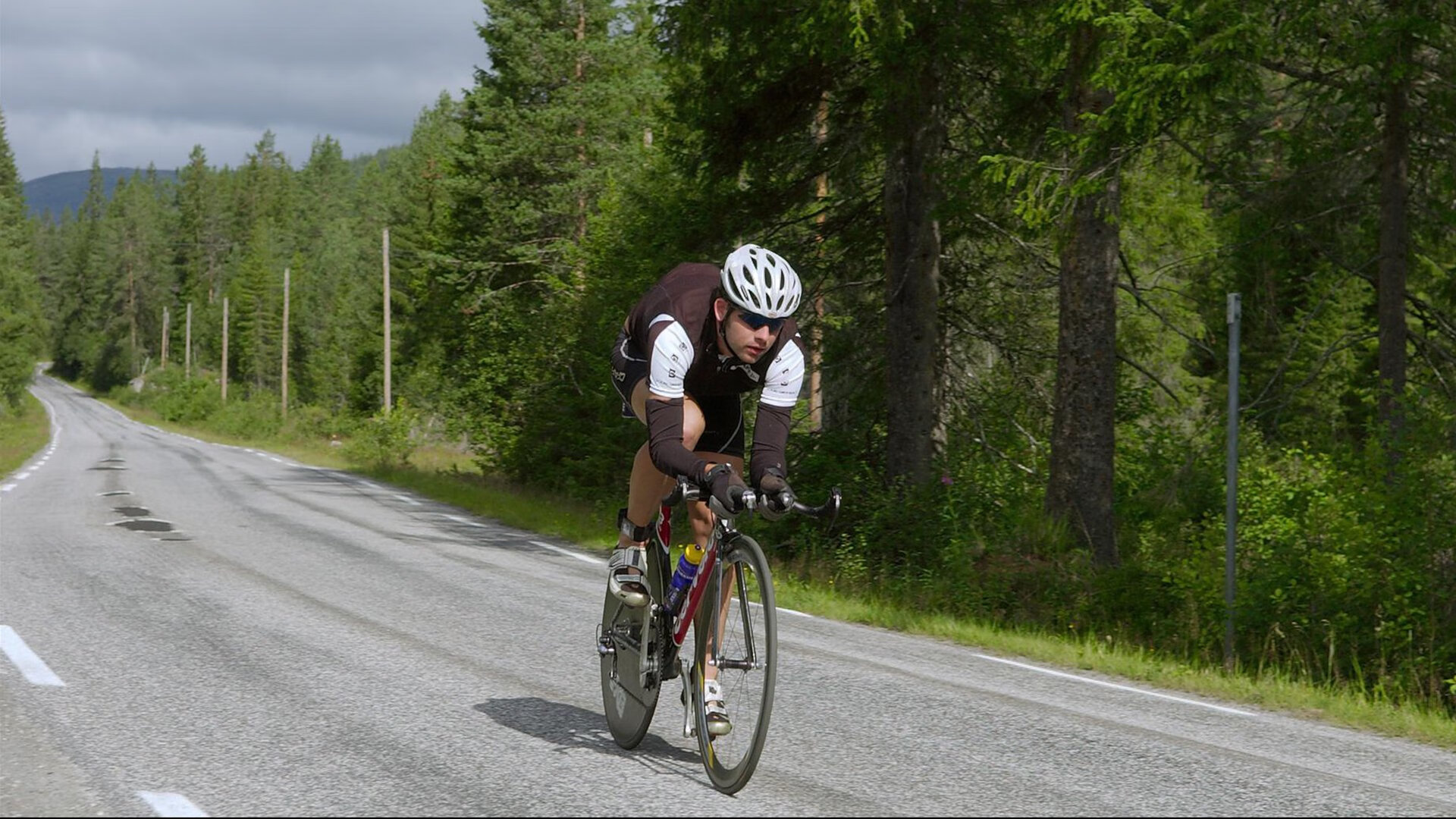 “高新体育中心沙滩排球：选手拼尽全力，冠军悬念重重”