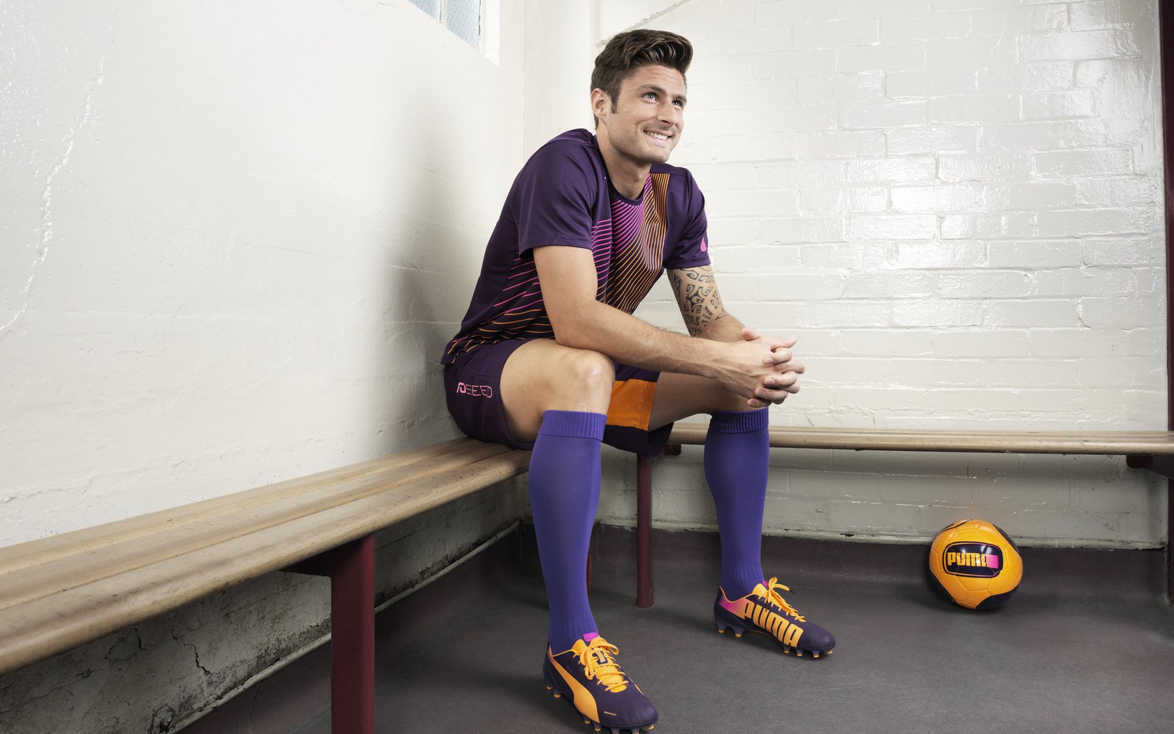 “高新体育中心沙滩排球：选手拼尽全力，冠军悬念重重”