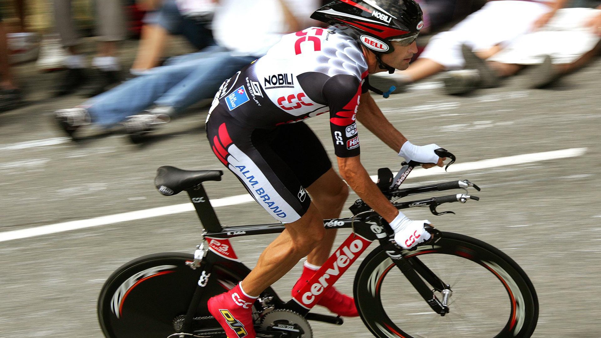 中国男子接力队展现坚强团队实力，中国男子接力队银牌